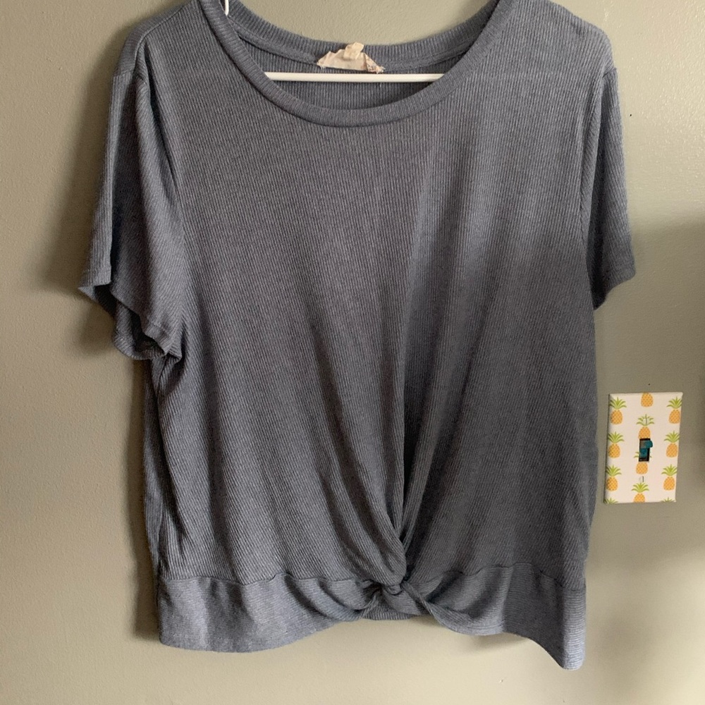 Tie knot t-shirt